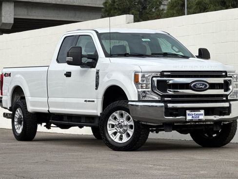 Used 2022 Ford F350 XLT w/ Camper Package image 2