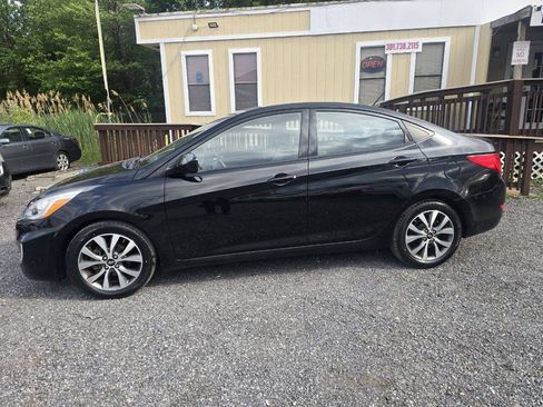 Used 2016 Hyundai Accent SE w/ Option Group 03 FWD image 15