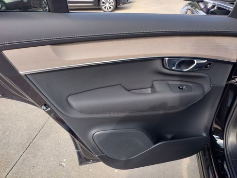 New 2025 Volvo XC90 B6 Plus image 17