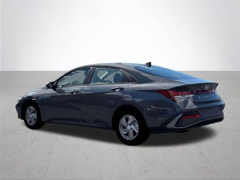 New 2026 Hyundai Elantra SE image 4