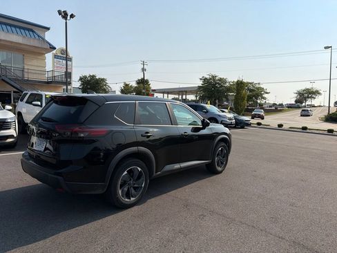 Used 2024 Nissan Rogue SV FWD image 8