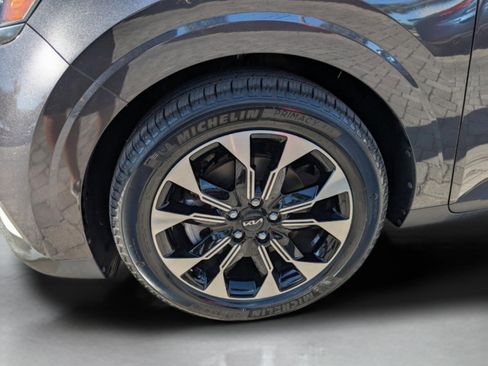 Certified 2023 Kia Carnival EX image 14