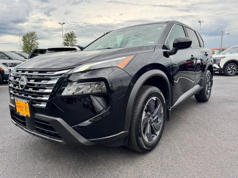 Used 2026 Nissan Rogue SV FWD image 8