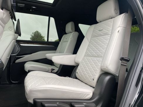 Used 2026 Cadillac Escalade Platinum Sport AWD/4WD image 9