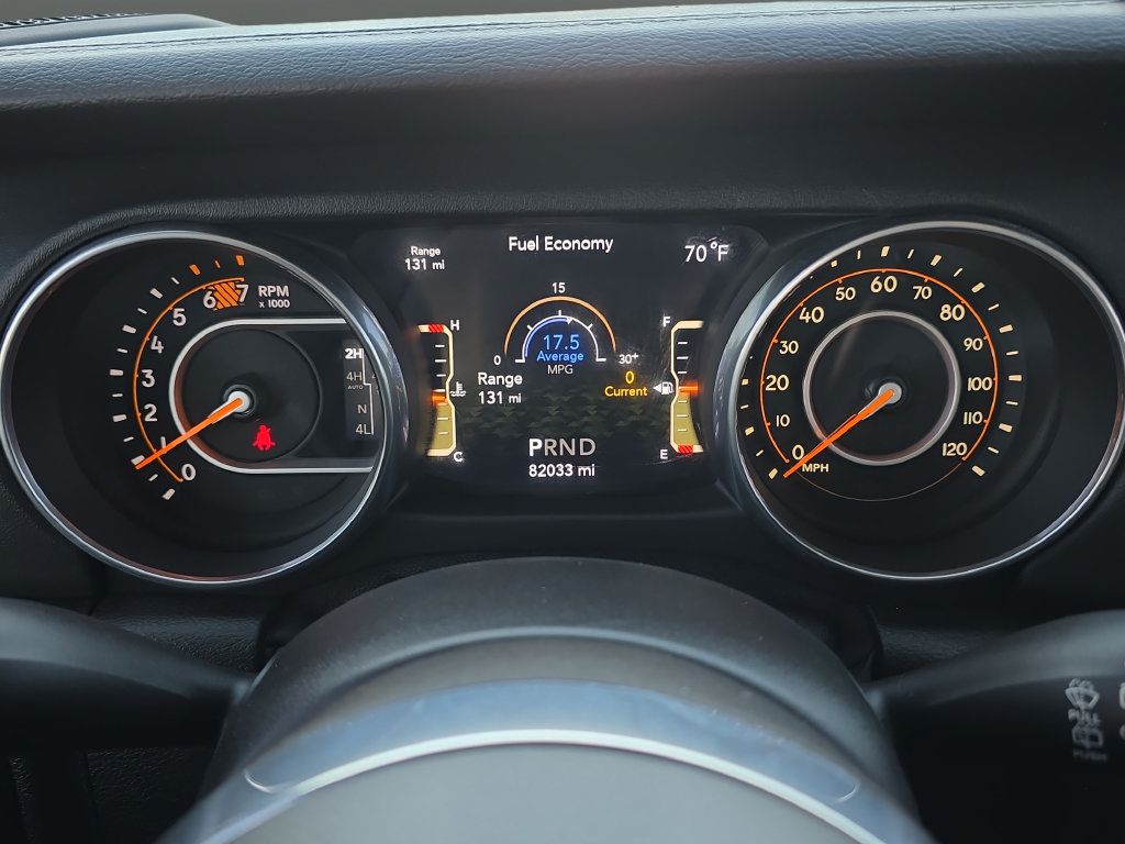 Used 2018 Jeep Wrangler Unlimited Sahara w/ Dual Top Group AWD/4WD image 16