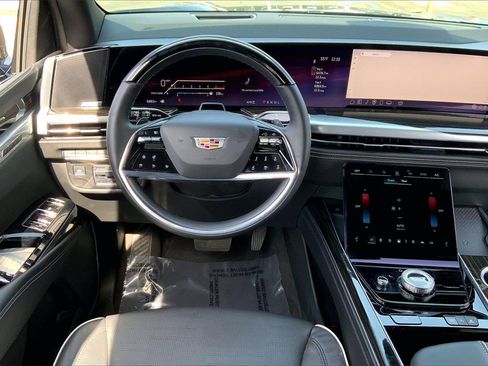 Used 2025 Cadillac Escalade Premium Luxury image 7