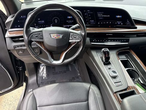Used 2024 Cadillac Escalade ESV Luxury AWD/4WD image 10