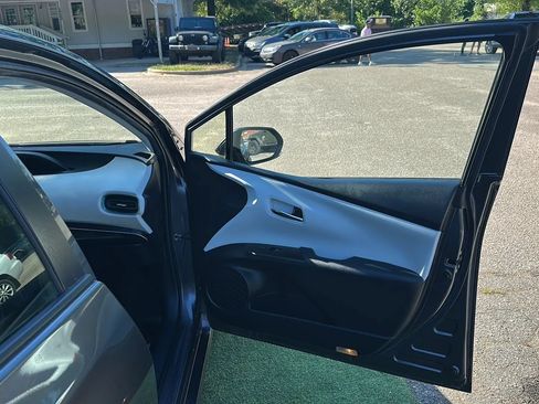 Used 2017 Toyota Prius Four w/ Advanced Technology Package FWD image 24
