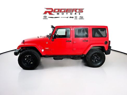 Used 2013 Jeep Wrangler Unlimited Sahara w/ Dual Top Group AWD/4WD image 4