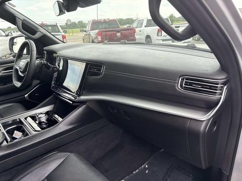 Used 2024 Jeep Wagoneer Series II AWD/4WD image 38