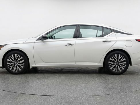 Used 2025 Nissan Altima 2.5 SV image 5