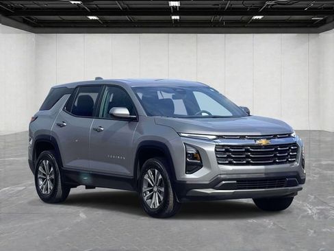 Used 2026 Chevrolet Equinox LT FWD image 3