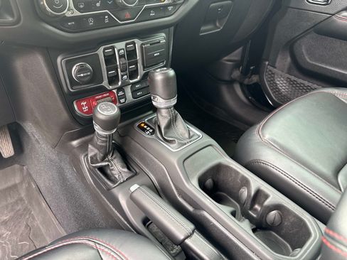 Used 2024 Jeep Wrangler Unlimited Rubicon w/ Technology Group AWD/4WD image 24