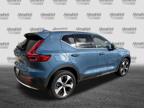 Used 2025 Volvo XC40 B5 Plus image 10