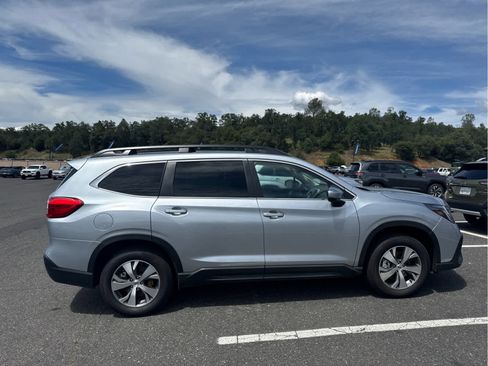 Used 2025 Subaru Ascent Premium AWD/4WD image 4