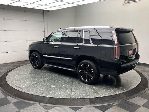 Used 2019 Cadillac Escalade Luxury AWD/4WD image 2