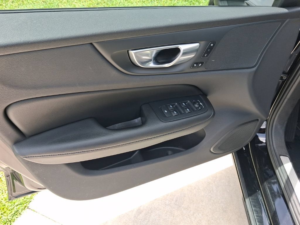 Used 2025 Volvo S60 B5 Core FWD image 15