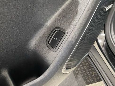 Used 2024 GMC Acadia Elevation image 15