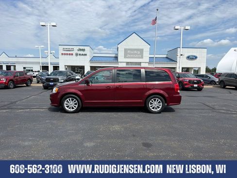 Used 2020 Dodge Grand Caravan SXT FWD image 2