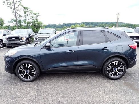 Used 2022 Ford Escape SE w/ SE Sport Appearance Package AWD/4WD image 2