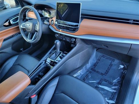 Certified 2024 Jeep Compass Limited image 25