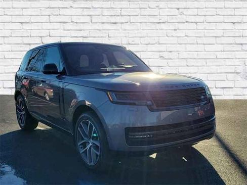 New 2025 Land Rover Range Rover SE image 8