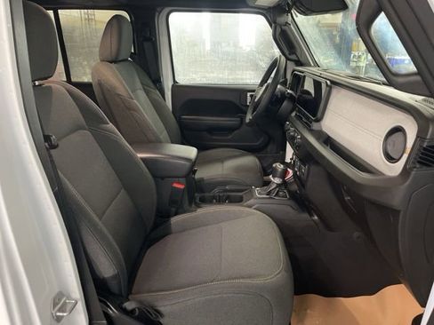 Used 2025 Jeep Wrangler Sport S image 19