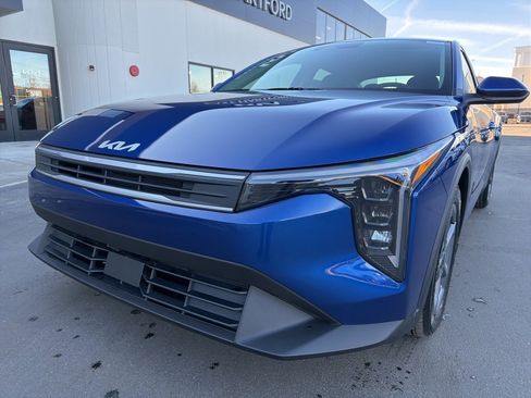 New 2025 Kia K4 LXS image 13