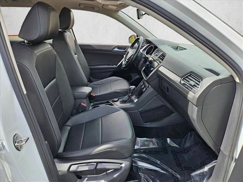 Used 2019 Volkswagen Tiguan SE image 24