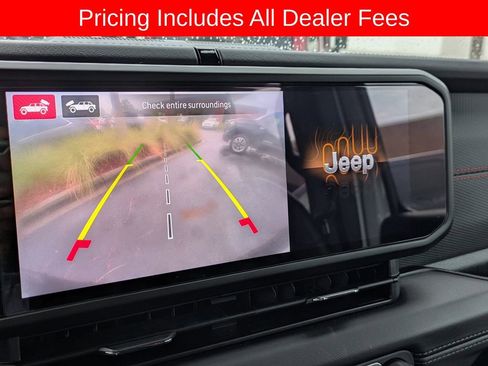 Used 2025 Jeep Wrangler Unlimited Rubicon w/ Safety Group AWD/4WD image 21
