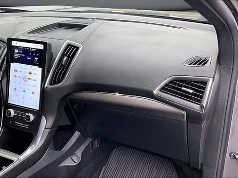 Used 2021 Ford Edge ST image 26