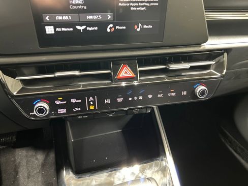 New 2025 Kia Niro LX image 19