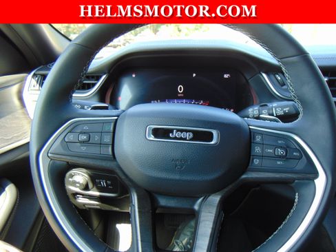 Used 2024 Jeep Grand Cherokee Limited w/ Black Appearance Package AWD/4WD image 18