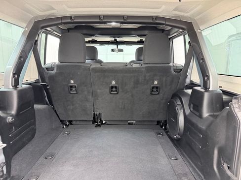 Used 2018 Jeep Wrangler Unlimited Sport S AWD/4WD image 26