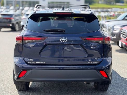 Used 2024 Toyota Highlander XLE AWD/4WD image 4