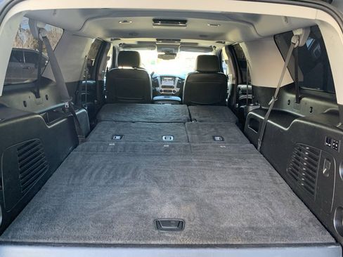 Used 2019 GMC Yukon XL SLT w/ Graphite Performance Edition image 8