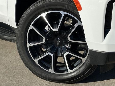 Used 2024 Chevrolet Suburban RST w/ Luxury Package image 9