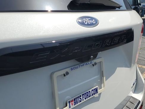 Used 2023 Ford Explorer ST-Line AWD/4WD image 31