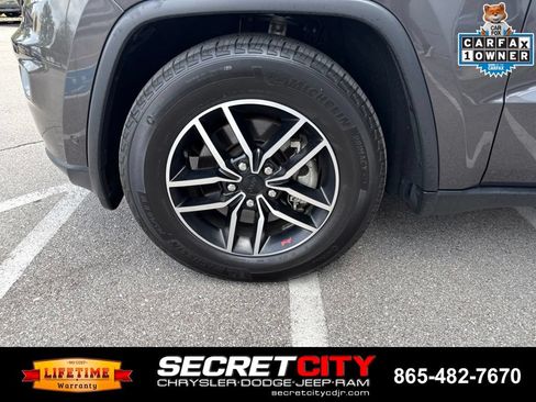 Used 2021 Jeep Grand Cherokee Trailhawk w/ Trailhawk Luxury Group AWD/4WD image 28