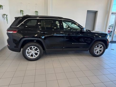Used 2023 Jeep Grand Cherokee Limited w/ Trailer Tow Prep Group (B) AWD/4WD image 39