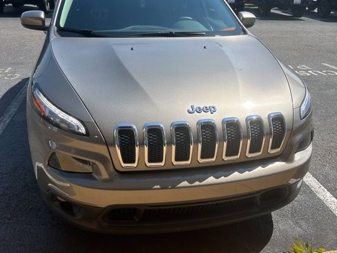 Used 2018 Jeep Cherokee Latitude image 10