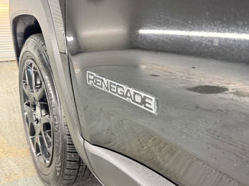 Used 2020 Jeep Renegade Latitude FWD image 7