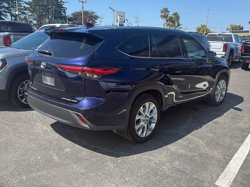 Used 2021 Toyota Highlander Limited AWD/4WD image 3