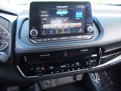 Used 2023 Nissan Rogue SL image 24