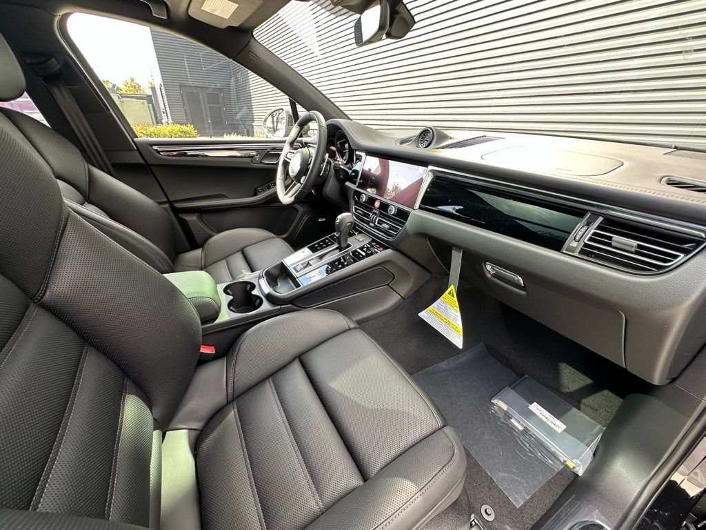 Used 2026 Porsche Macan AWD/4WD image 38