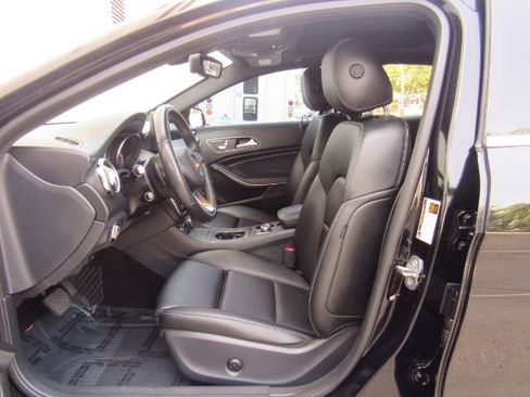 Used 2020 Mercedes-Benz GLA 250 w/ Premium Package image 16