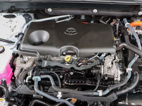Used 2021 Toyota RAV4 LE AWD/4WD image 29