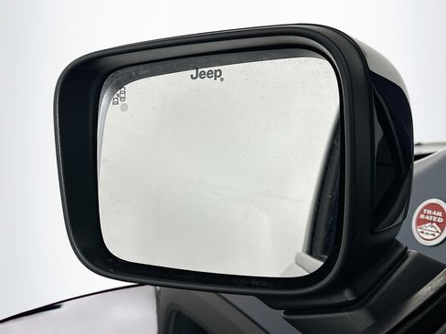 Used 2022 Jeep Renegade Trailhawk AWD/4WD image 16