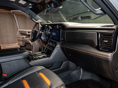 Used 2024 GMC Sierra 2500 AT4 w/ AT4 Preferred Package image 17