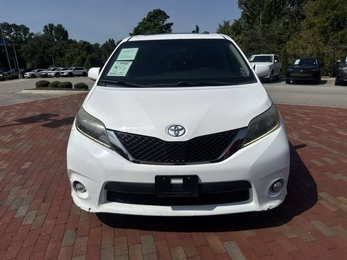 Used 2015 Toyota Sienna SE w/ SE Preferred Package FWD image 31